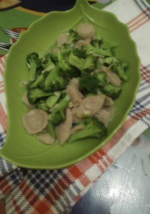 Foto resep Tumis brokoli baso(untuk anak)