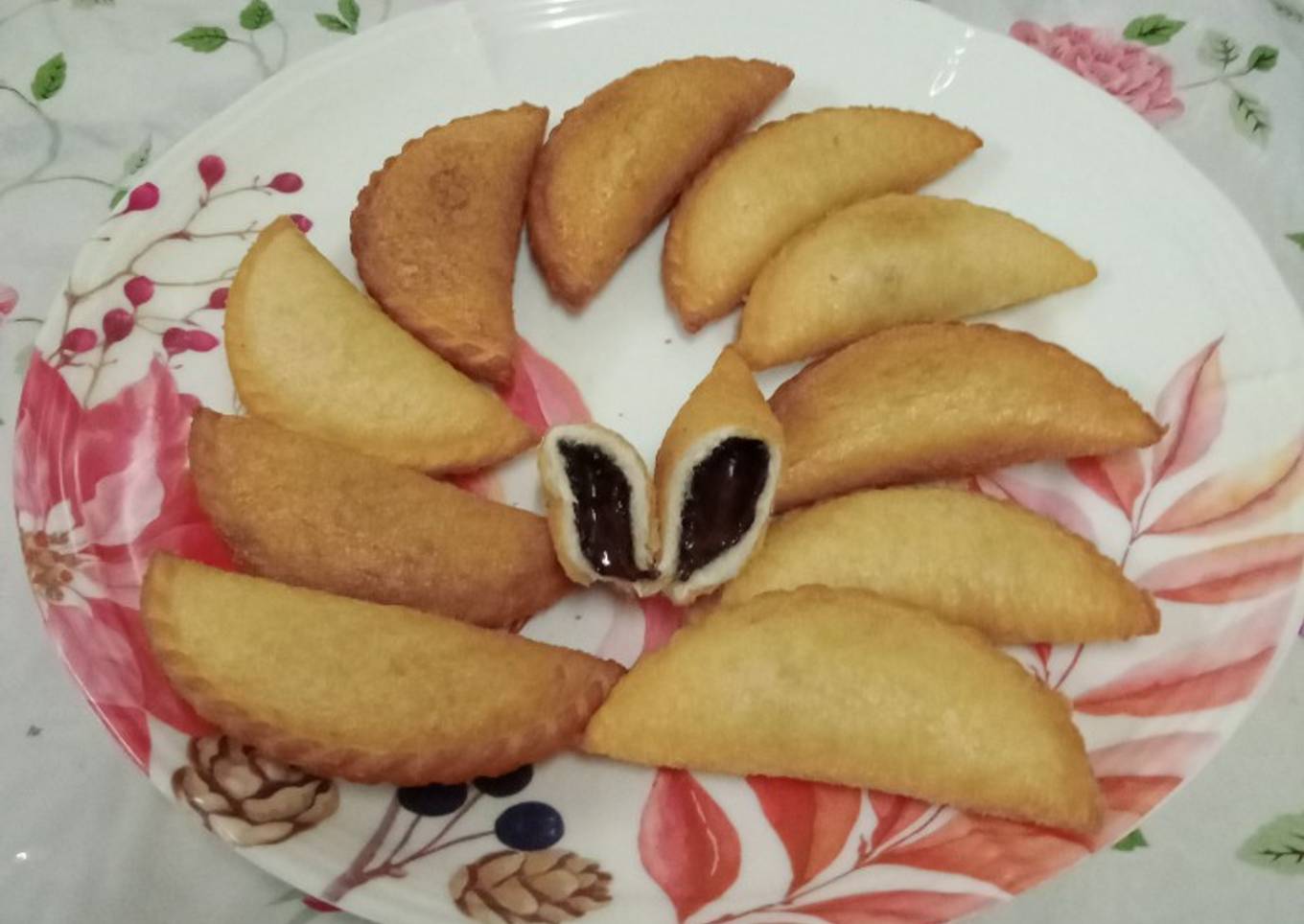 Roti Karipap dengan cokelat selai kacang 