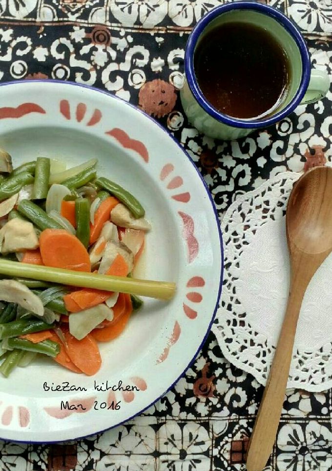 Foto resep Tumis jamur wortel buncis ala mamih