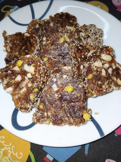 A picture of Date & Nut Slices.