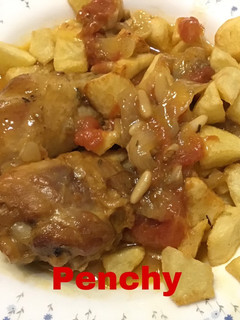 Una foto de Pollo rustido con tomate concasse y piñones