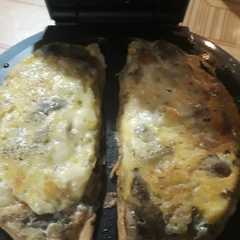 Una foto de Omelette de champiñón aceituna y queso