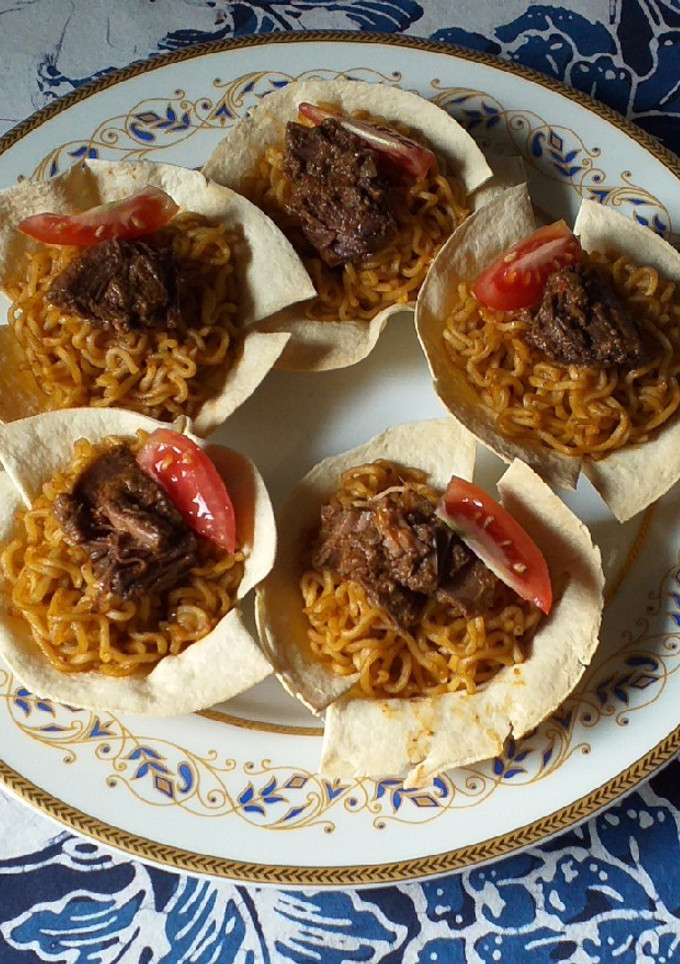 Resep #33 Mie Goreng Rendang In Tortilla Cups oleh Bakoel Omi - Cookpad