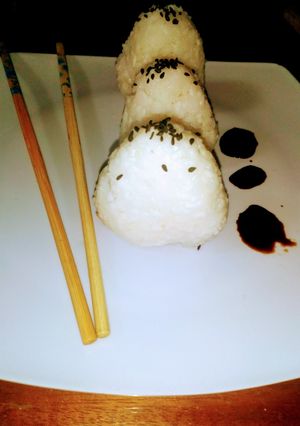 Una foto de Onigiri