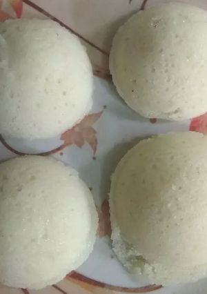 A picture of Suji idli in microwave.