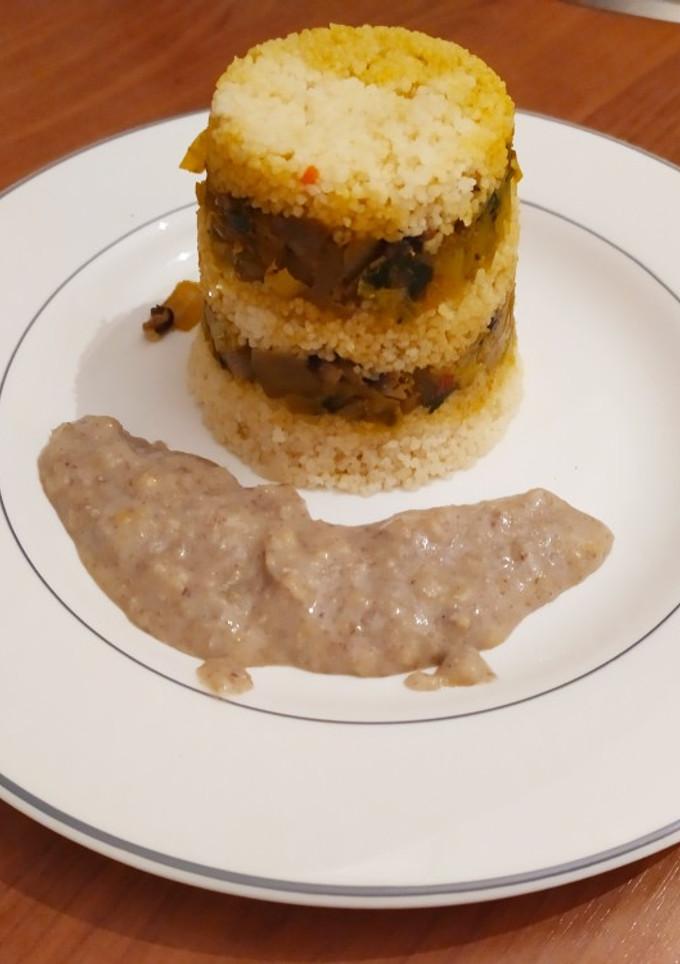 Una foto de Cous cous con verduras y falsa bechamel de lentejas