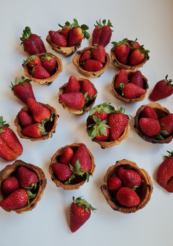 Una foto de Canastitas de cookie para frutillas 🍓 🍓 🍓