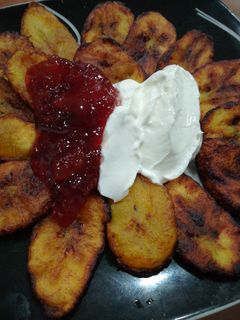 Una foto de Plátanos fritos un rico postre