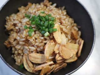 ข้าวผัดกระเทียม (Ninniku Yakimeshi)