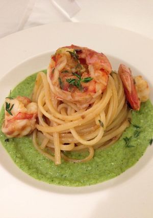 Foto di Linguine con due creme e gamberi marinati