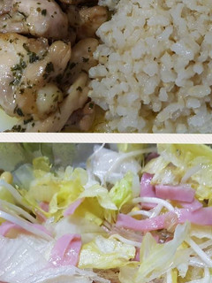 Una foto de Tiras de contramuslo de pollo, arroz integral y ensalada china😋