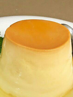 Una foto de Flan de chocolate blanco