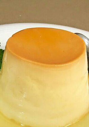 Una foto de Flan de chocolate blanco