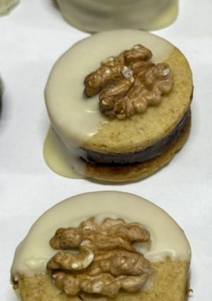 Una foto de Alfajores de Nuez