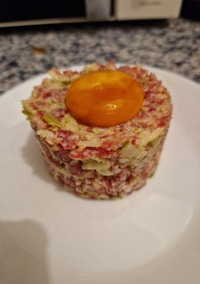 Una foto de Tartar de fuet