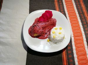 Una foto de Mole rosa con pollo