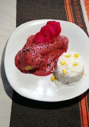Una foto de Mole rosa con pollo