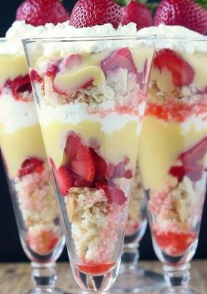 A picture of Strawberry shortcake & vanilla custard parfait.
