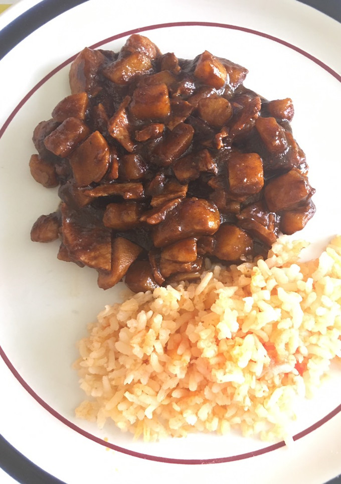 Una foto de Bistec de cerdo en chile pasilla