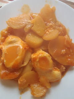 Una foto de Huevos escalfados con patatas