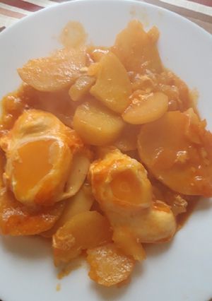 Una foto de Huevos escalfados con patatas