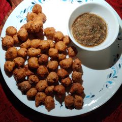 A picture of Moong Dal Vada (Pakoda).