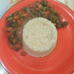 A picture of Gizz dodo in Veggie sauce served with peppers rice.