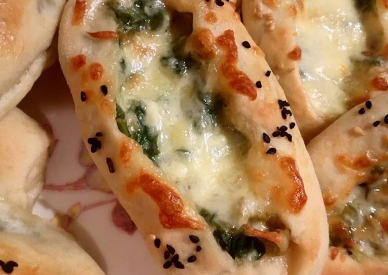 Spinach cheese pastries