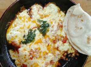 Una foto de Queso fundido con chorizo