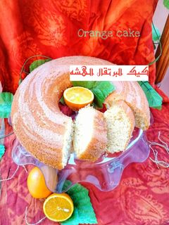 صورة لوصفة كيكة البرتقال هشه ولونها فاتح
