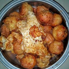 A picture of Sweet potatoe balls.