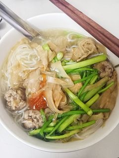 Hình của món Bún măng mọc.