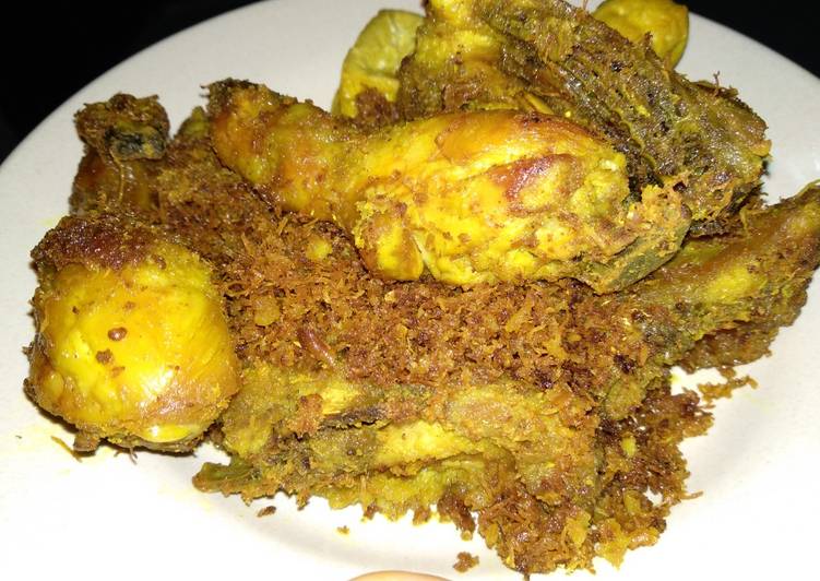 Ayam goreng Kelapa