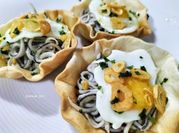 Una foto de gulas con huevos