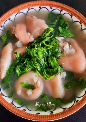 Hình của món Canh giò heo lá é.