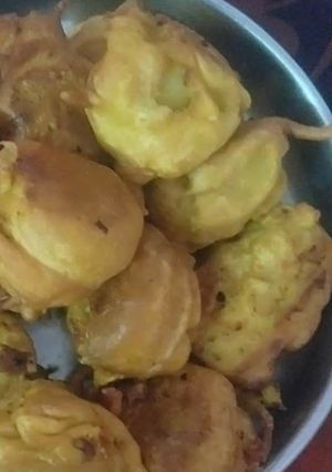 आलू बड़े (Aloo bade recipe in Hindi) रेसिपी मुख्य फोटो