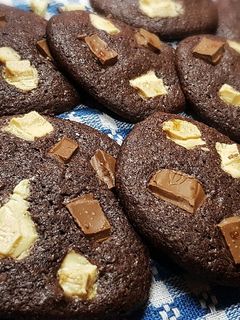 Mekis tripla csokis keksz recept fotója
