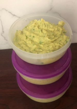 A picture of Avocado Humus.