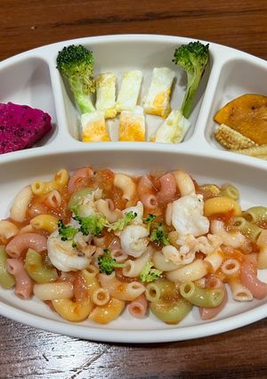 รูปของ มักกะโรนีกุ้งซอสมะเขือเทศโฮดเมด สำหรับเด็กblw