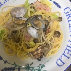 A picture of Clam and bacon pasta.