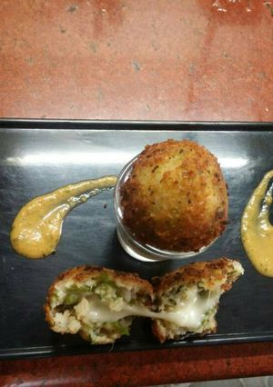 A picture of Potato cheese balls.