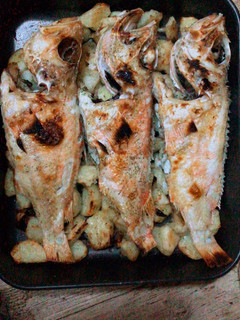 Una foto de Cabracho al horno con patatas