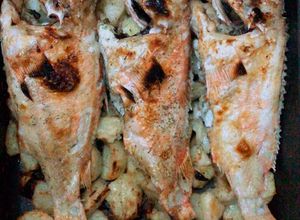 Una foto de Cabracho al horno con patatas