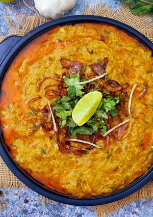 A picture of Hyderabadi Chicken Haleem.