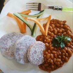 A picture of Fried yellow beans with gassava.