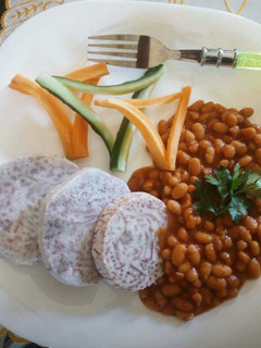 A picture of Fried yellow beans with gassava.
