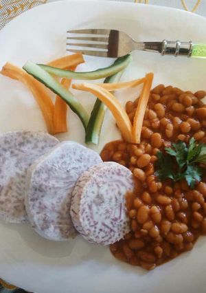 A picture of Fried yellow beans with gassava.