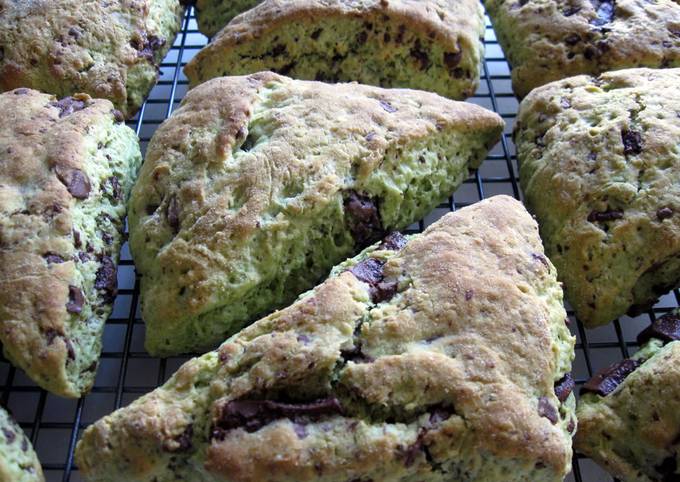 Matcha & Chunky Chocolate Scones