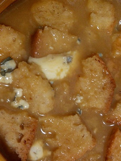 Una foto de Sopa de cebolla caramelizada