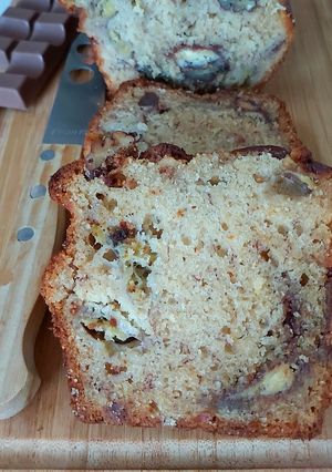 Une photo de Banana bread aux noix de pécan et Kinder